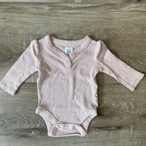 Baby Gap Onesie/Bodysuit, Size 0-3 months